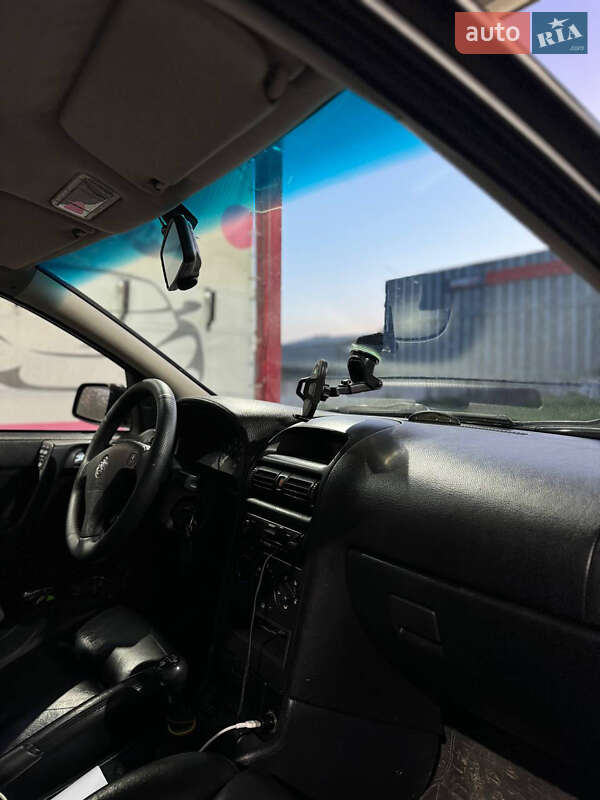 Седан Opel Astra 2006 в Новых Санжарах
