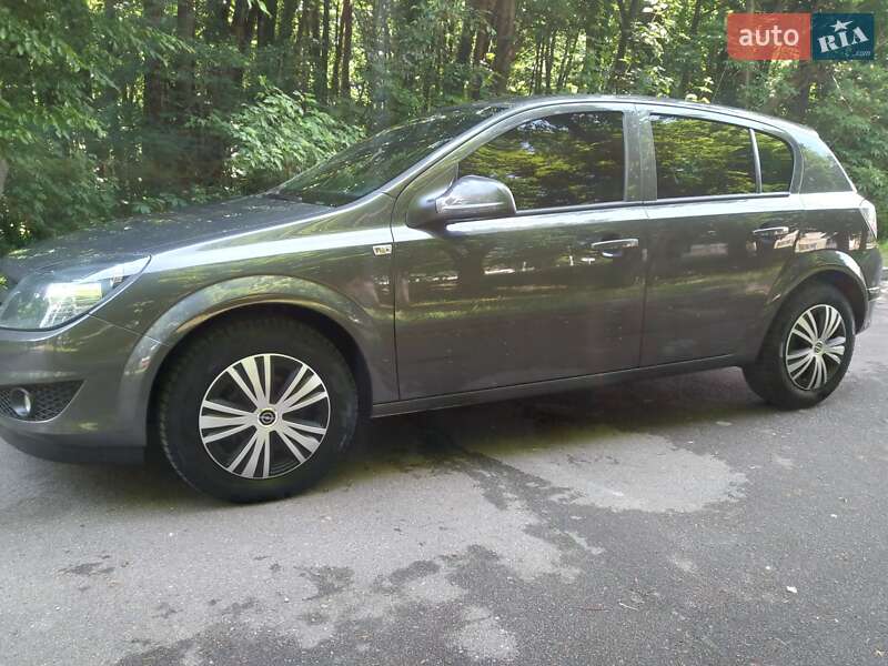 Седан Opel Astra 2011 в Трускавце