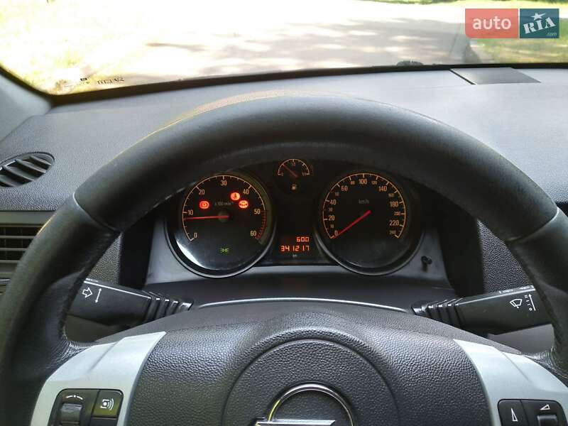 Седан Opel Astra 2011 в Трускавце