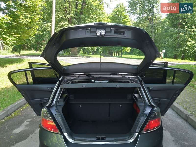 Седан Opel Astra 2011 в Трускавце