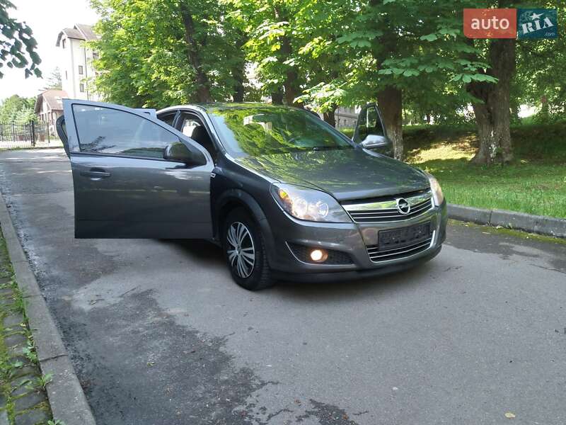 Седан Opel Astra 2011 в Трускавце