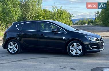 Хэтчбек Opel Astra 2014 в 