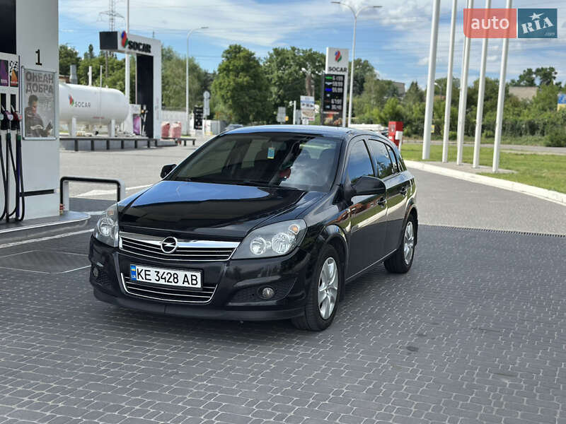 Хетчбек Opel Astra 2011 в Дніпрі