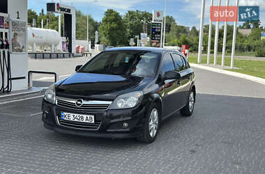 Хэтчбек Opel Astra 2011 в 