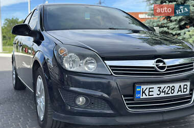 Хэтчбек Opel Astra 2011 в 