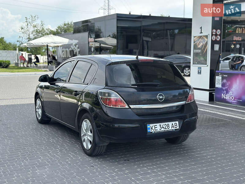Хетчбек Opel Astra 2011 в Дніпрі