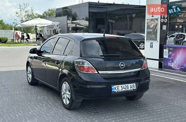 Хэтчбек Opel Astra 2011 в 