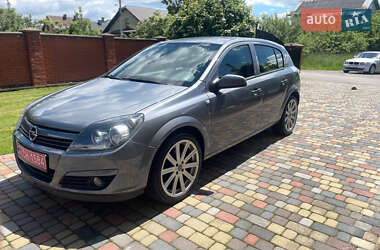 Хэтчбек Opel Astra 2005 в Тысменице