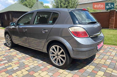 Хэтчбек Opel Astra 2005 в 