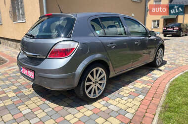 Хэтчбек Opel Astra 2005 в 