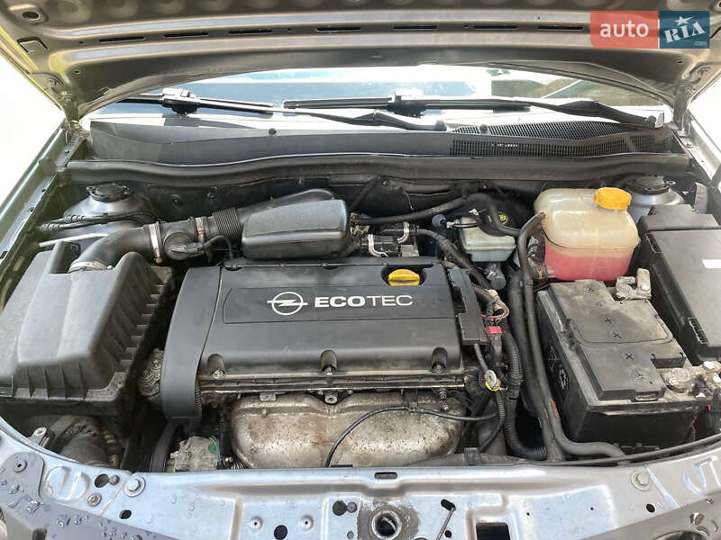 Хэтчбек Opel Astra 2005 в Тысменице