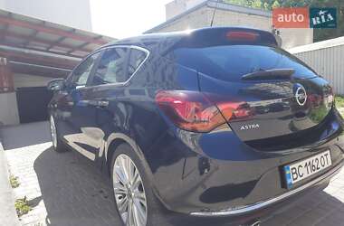 Хэтчбек Opel Astra 2013 в 