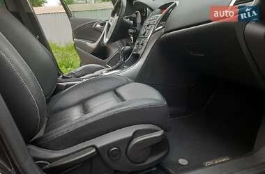Хэтчбек Opel Astra 2013 в 