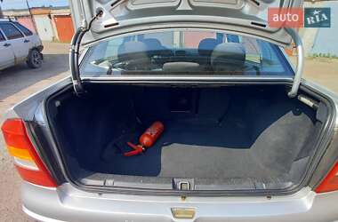 Хэтчбек Opel Astra 1999 в 