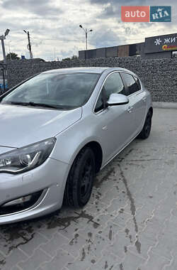 Хэтчбек Opel Astra 2014 в 