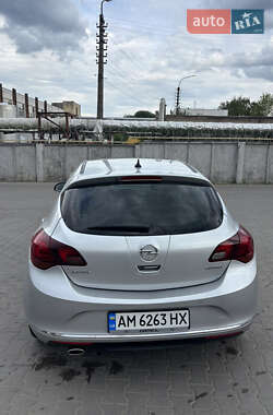 Хэтчбек Opel Astra 2014 в 