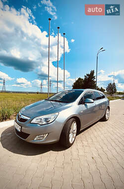 Универсал Opel Astra 2011 в 