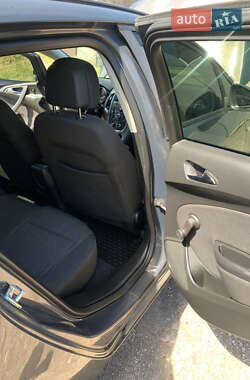 Универсал Opel Astra 2012 в 