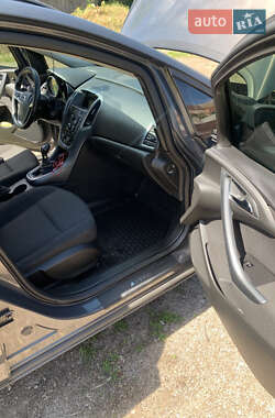 Универсал Opel Astra 2012 в 