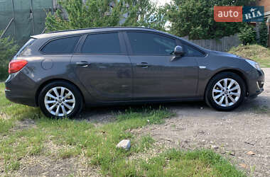 Универсал Opel Astra 2012 в 