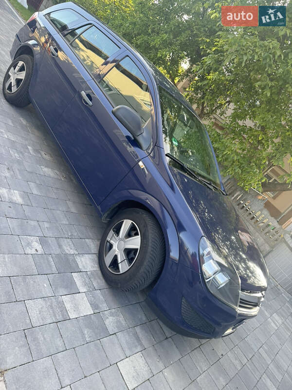 Універсал Opel Astra 2010 в Івано-Франківську