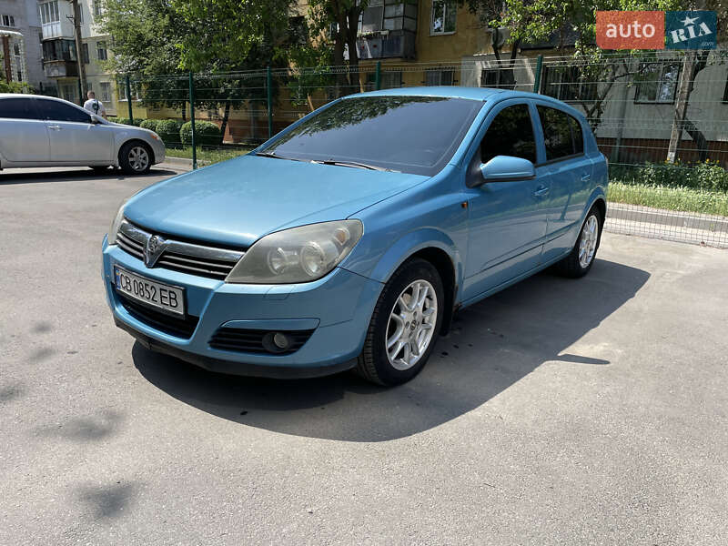Хэтчбек Opel Astra 2005 в 