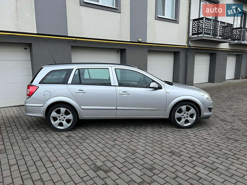 Універсал Opel Astra 2009 в Коломиї
