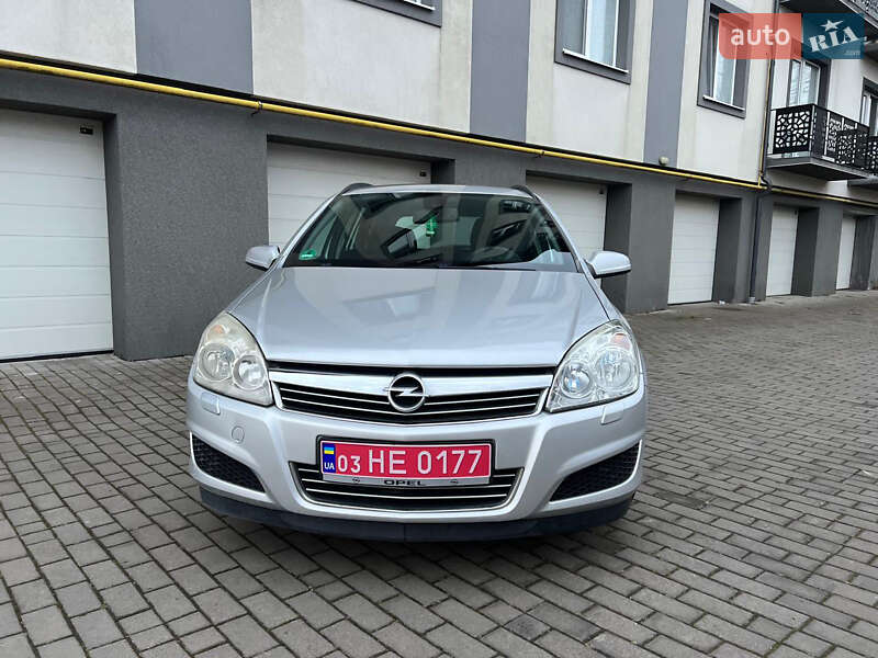 Універсал Opel Astra 2009 в Коломиї