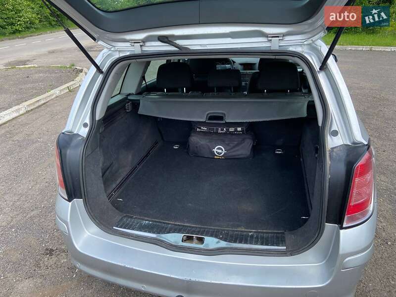Універсал Opel Astra 2004 в Дрогобичі