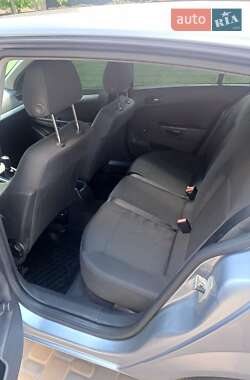Хэтчбек Opel Astra 2005 в 