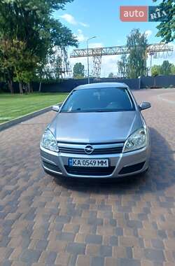 Хэтчбек Opel Astra 2005 в 