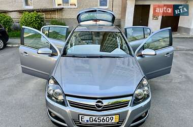 Хетчбек Opel Astra 2009 в 