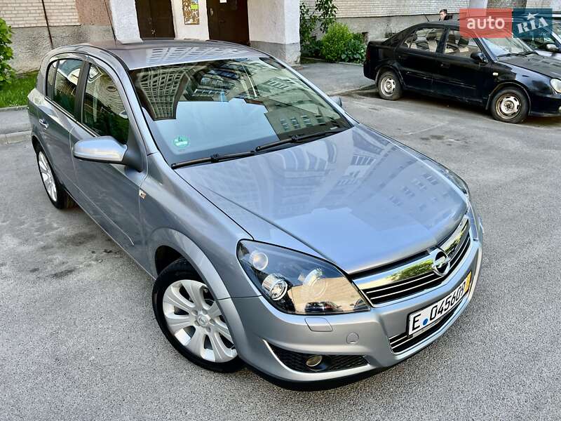 Хетчбек Opel Astra 2009 в 