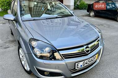 Хетчбек Opel Astra 2009 в 