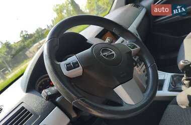 Универсал Opel Astra 2010 в 