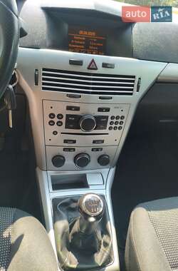 Универсал Opel Astra 2010 в 