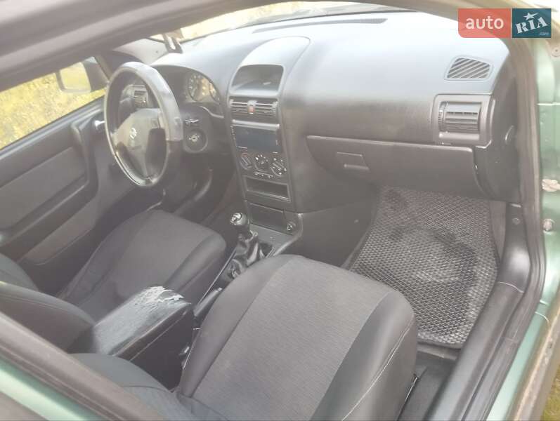 Седан Opel Astra 2006 в Яворові
