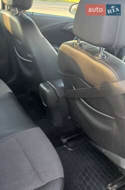 Універсал Opel Astra 2014 в 