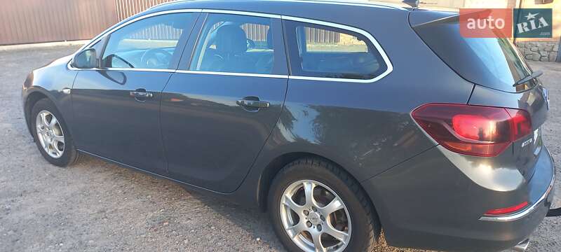 Універсал Opel Astra 2014 в Полтаві