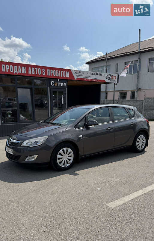 Opel Astra 2011