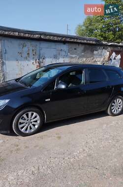 Универсал Opel Astra 2014 в 