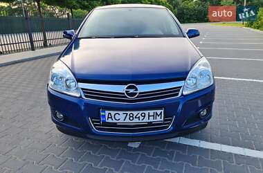 Хэтчбек Opel Astra 2008 в 