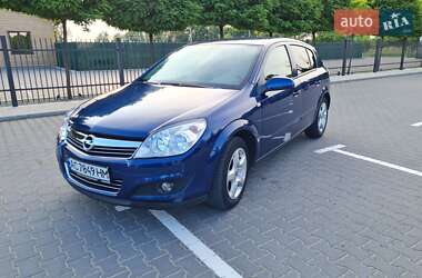 Хэтчбек Opel Astra 2008 в 