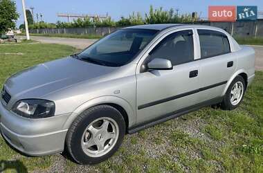 Седан Opel Astra 2004 в Волочиську