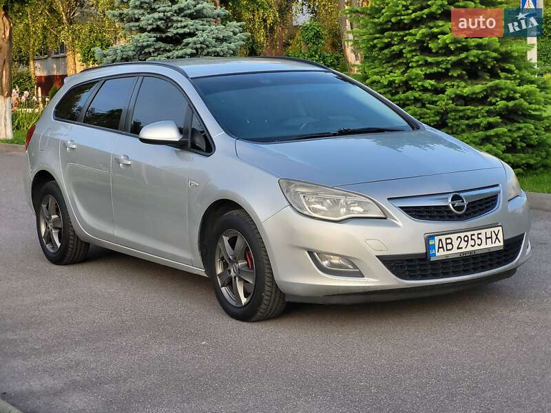 Універсал Opel Astra 2011 в Вінниці