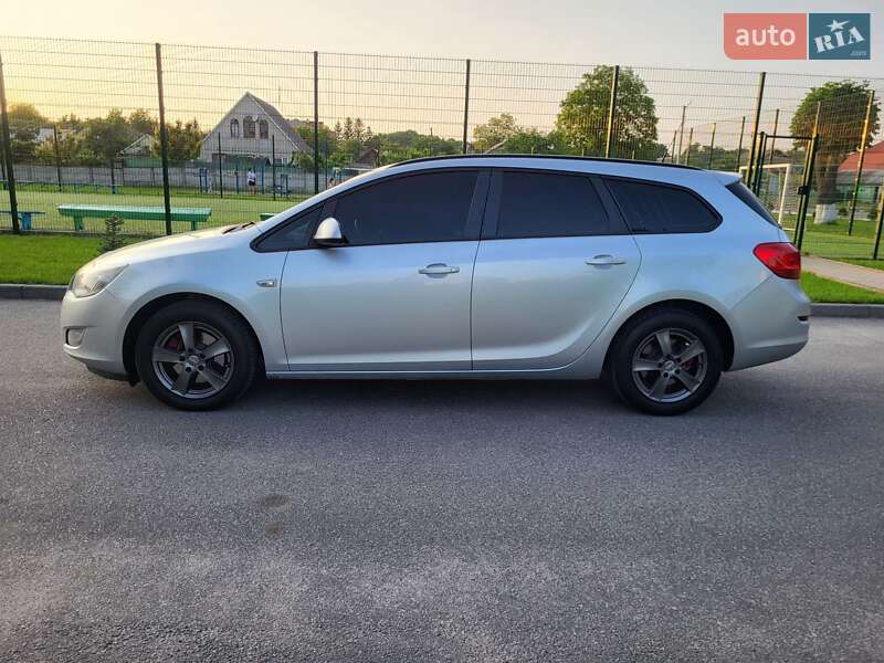 Універсал Opel Astra 2011 в Вінниці