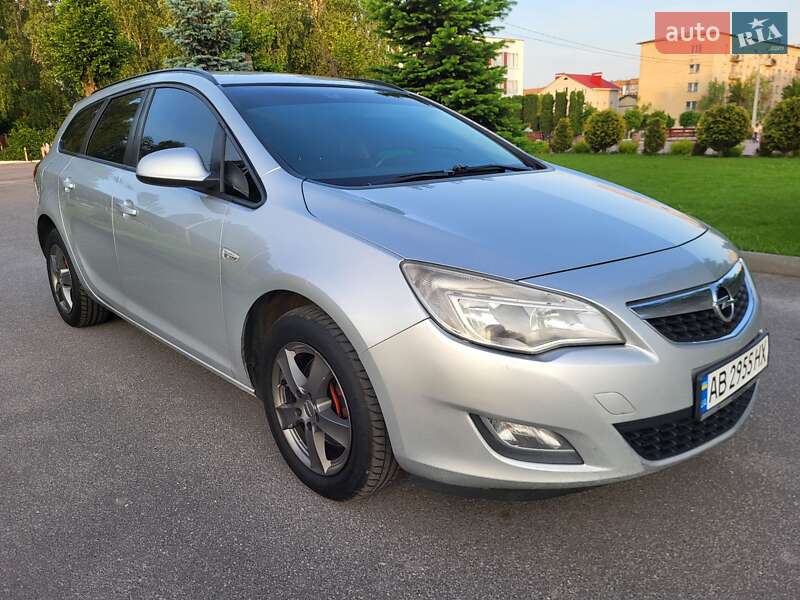 Універсал Opel Astra 2011 в Вінниці