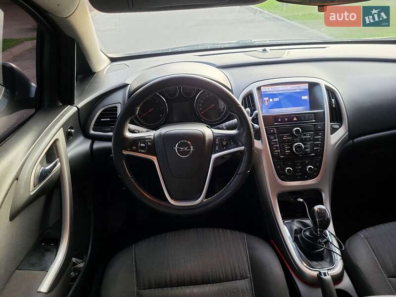 Універсал Opel Astra 2011 в Вінниці