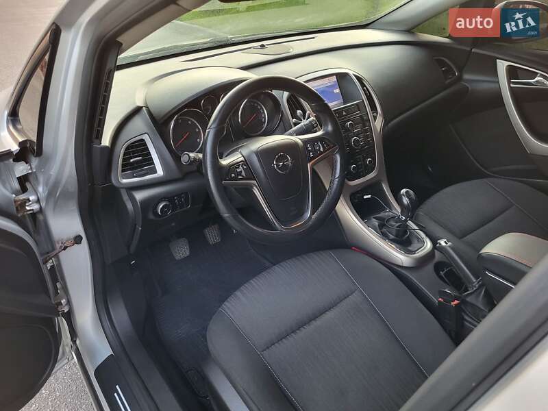 Універсал Opel Astra 2011 в Вінниці