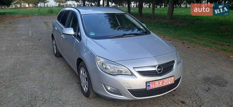 Универсал Opel Astra 2011 в 
